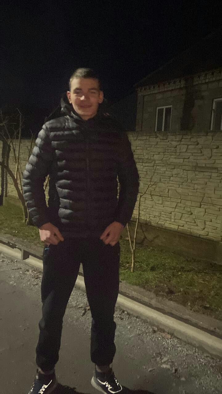  42495741  Me, 19 ,    
