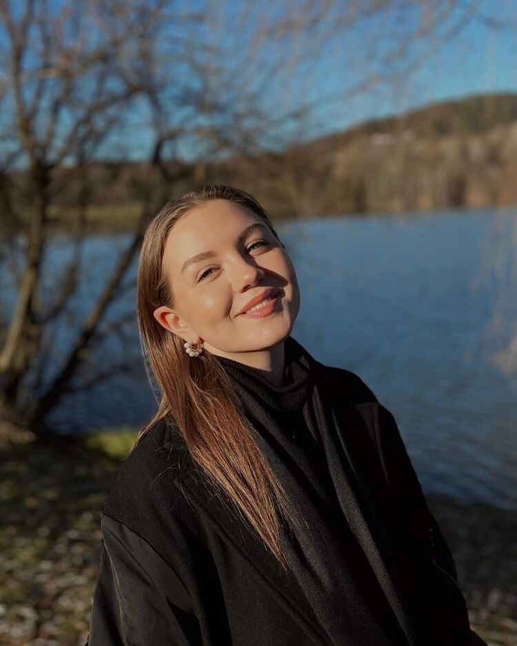  43220851  Zlata, 30 ,    