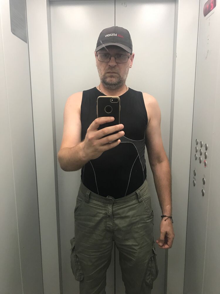  51174161  Andrew, 45 ,    