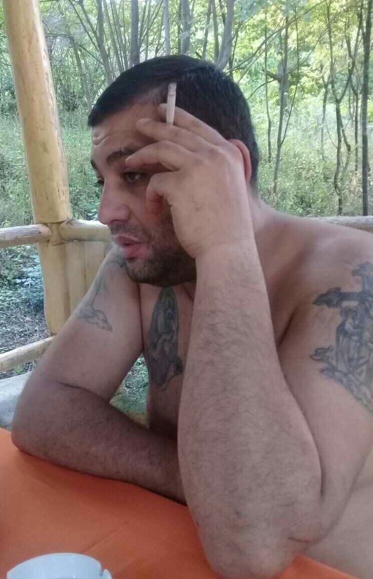  40823681  Armen, 43 ,    