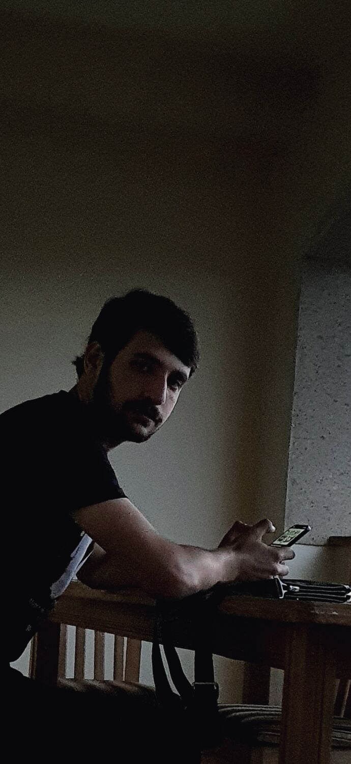  53741191  Galust, 27 ,    