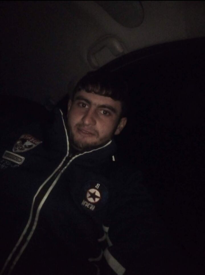  27437781  Hovo, 28 ,    