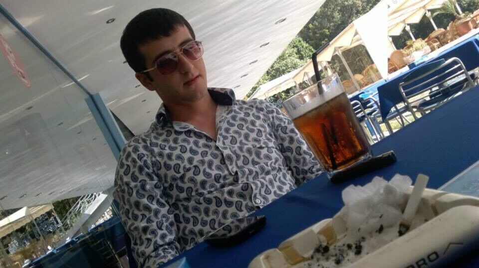  8862331  Artur, 30 ,    