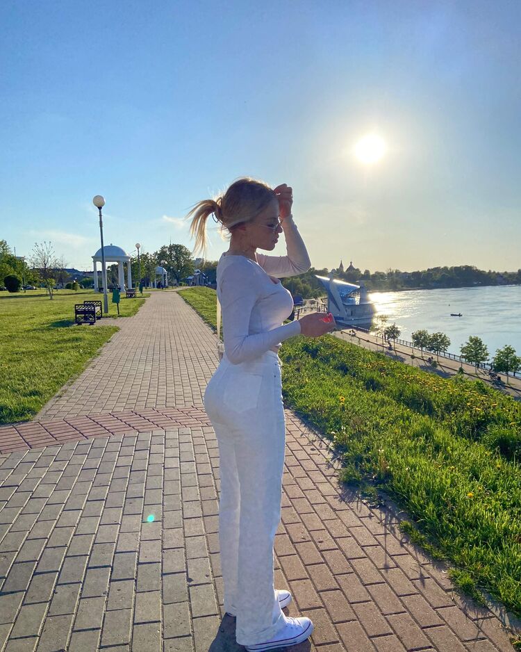  ,   Karina, 22 ,   ,   