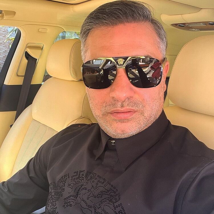  32078131  Alexei lucas, 53 ,    