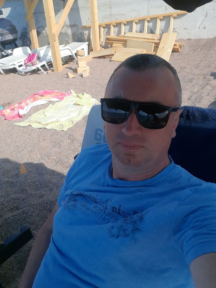  ,   Mikica, 46 ,   ,   