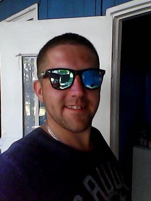  8354901  Andriy, 40 ,    