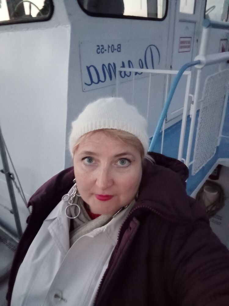  43446201  Viktoria, 48 ,    
