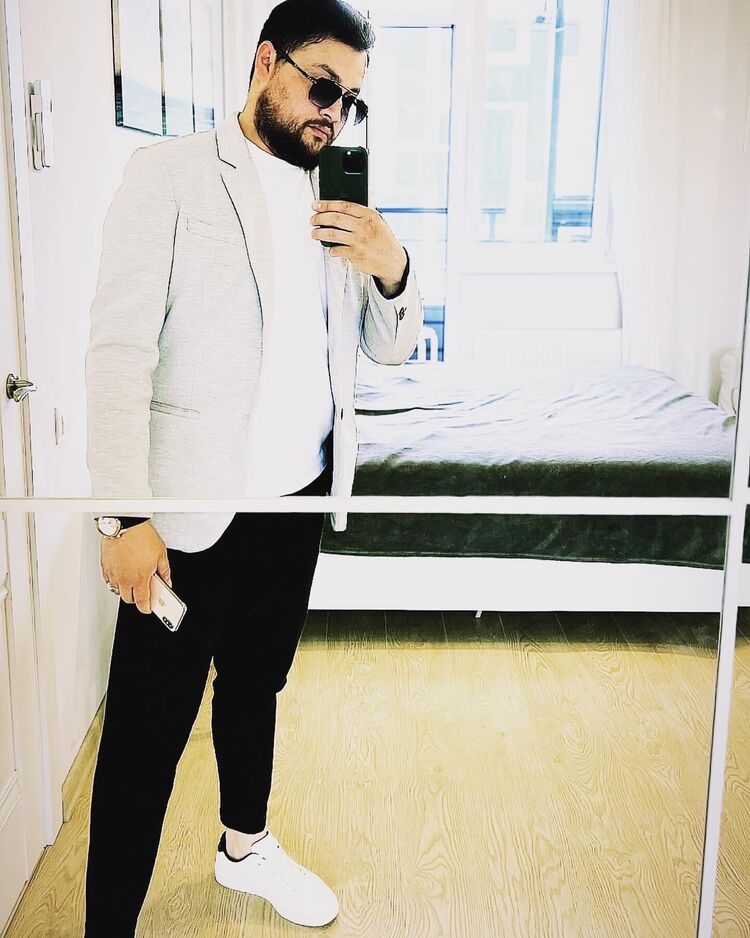  36860261  Giyos, 32 ,    