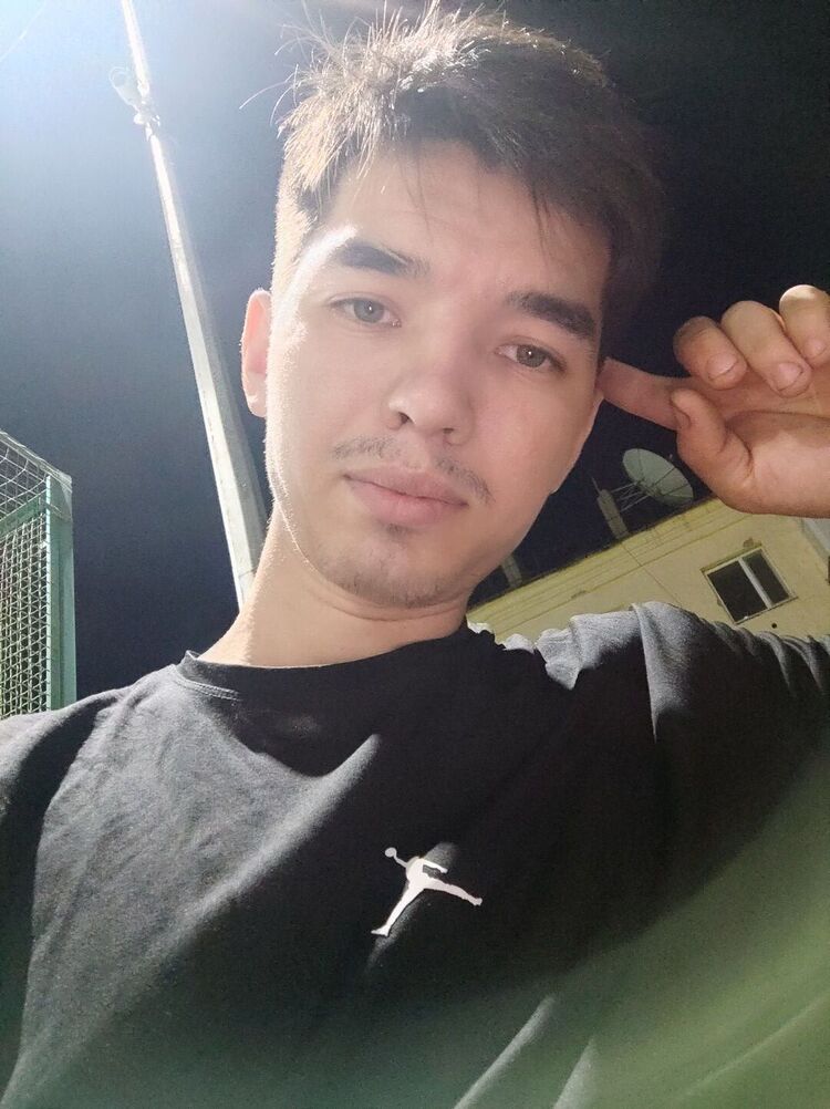  54758071  Denis, 22 ,    