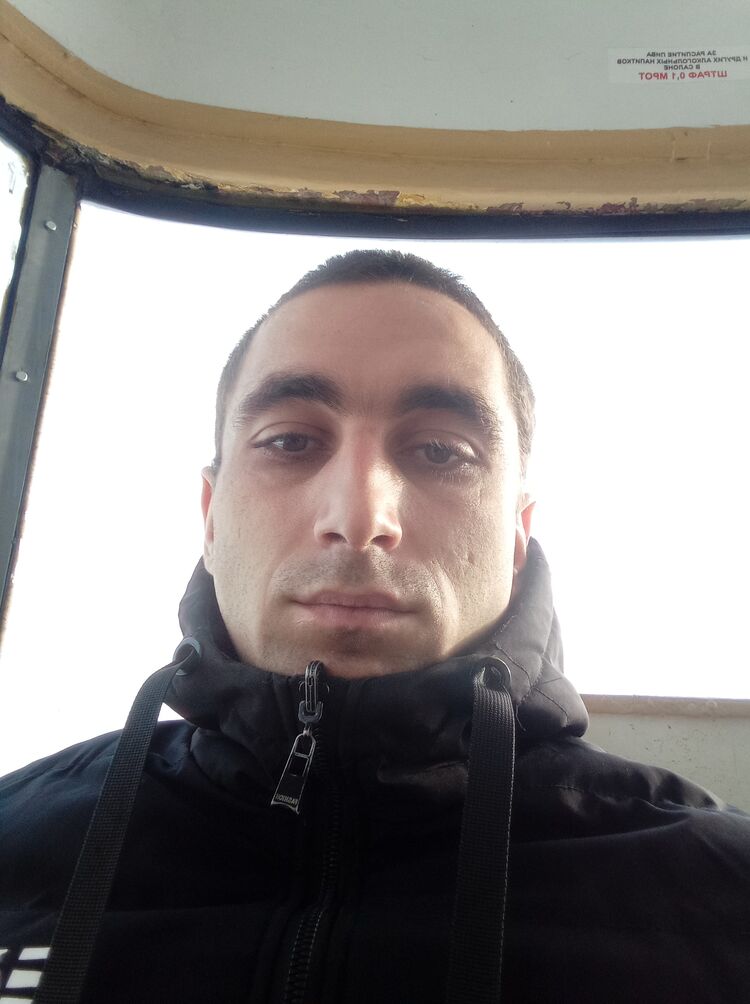  33410141  Guram, 27 ,    