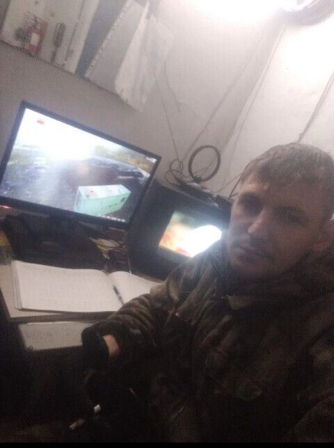  44703461  Valentin, 32 ,    