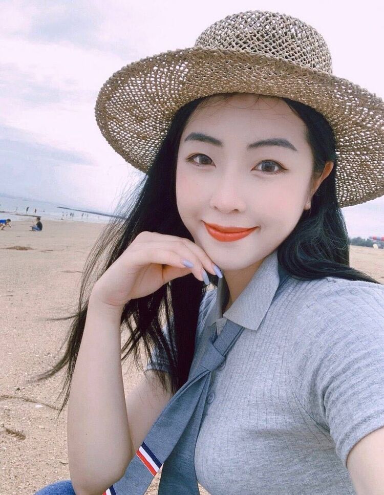  Hong Kong,   Shen Feifei, 34 ,     , c 