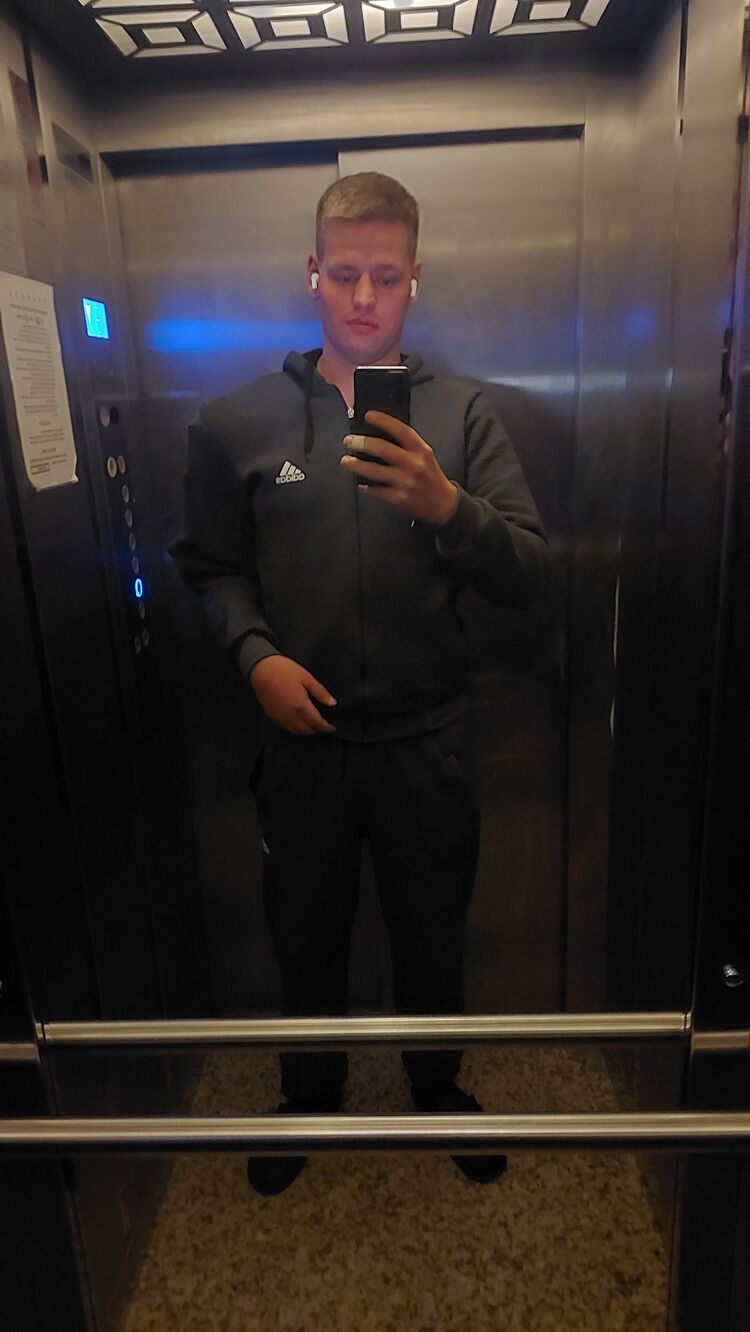  31844921  Alexander, 27 ,    