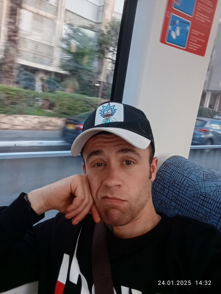  Tel Aviv-Yafo,   , 30 ,   c 