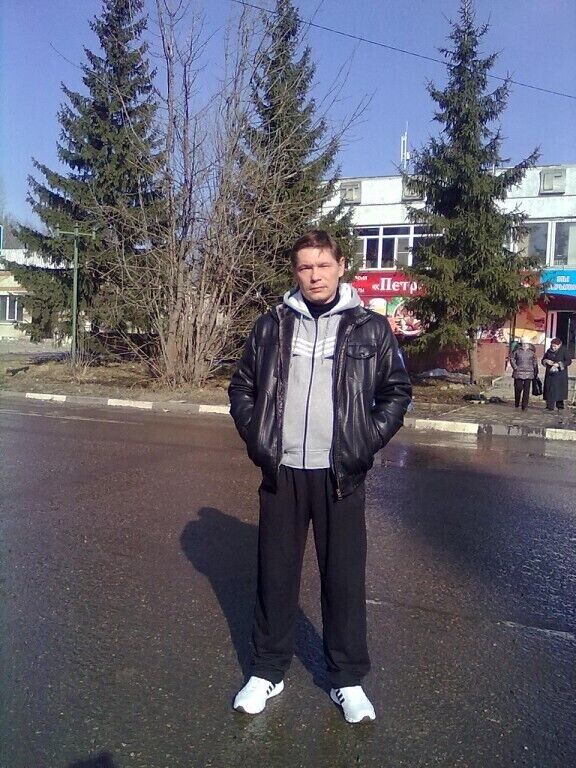  22587131  Sergej, 45 ,    