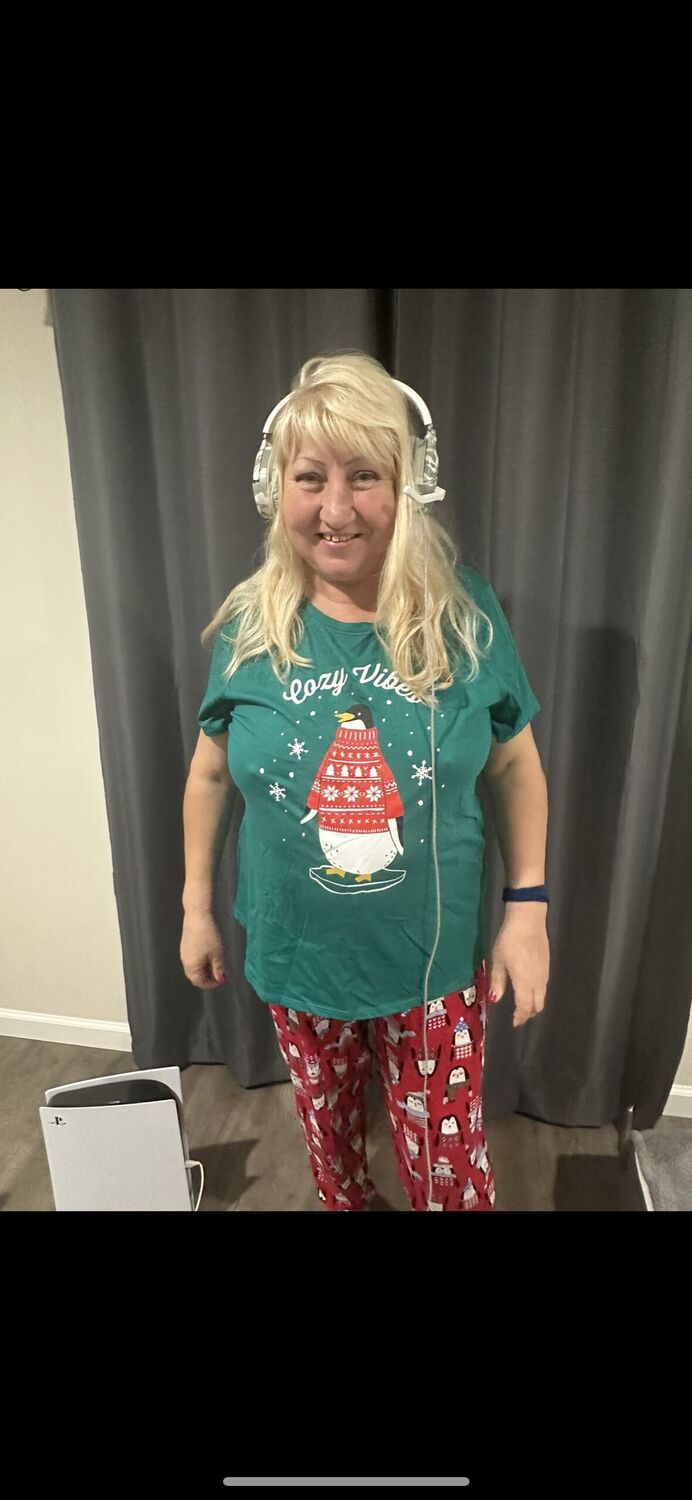  40654271  Oleksandra, 55 ,    Pasadena