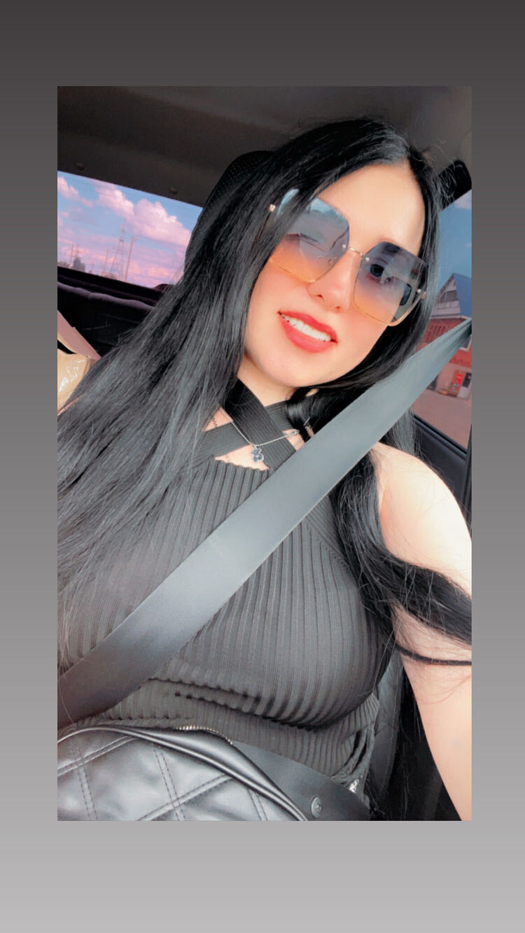  38099721  Elena, 32 ,    