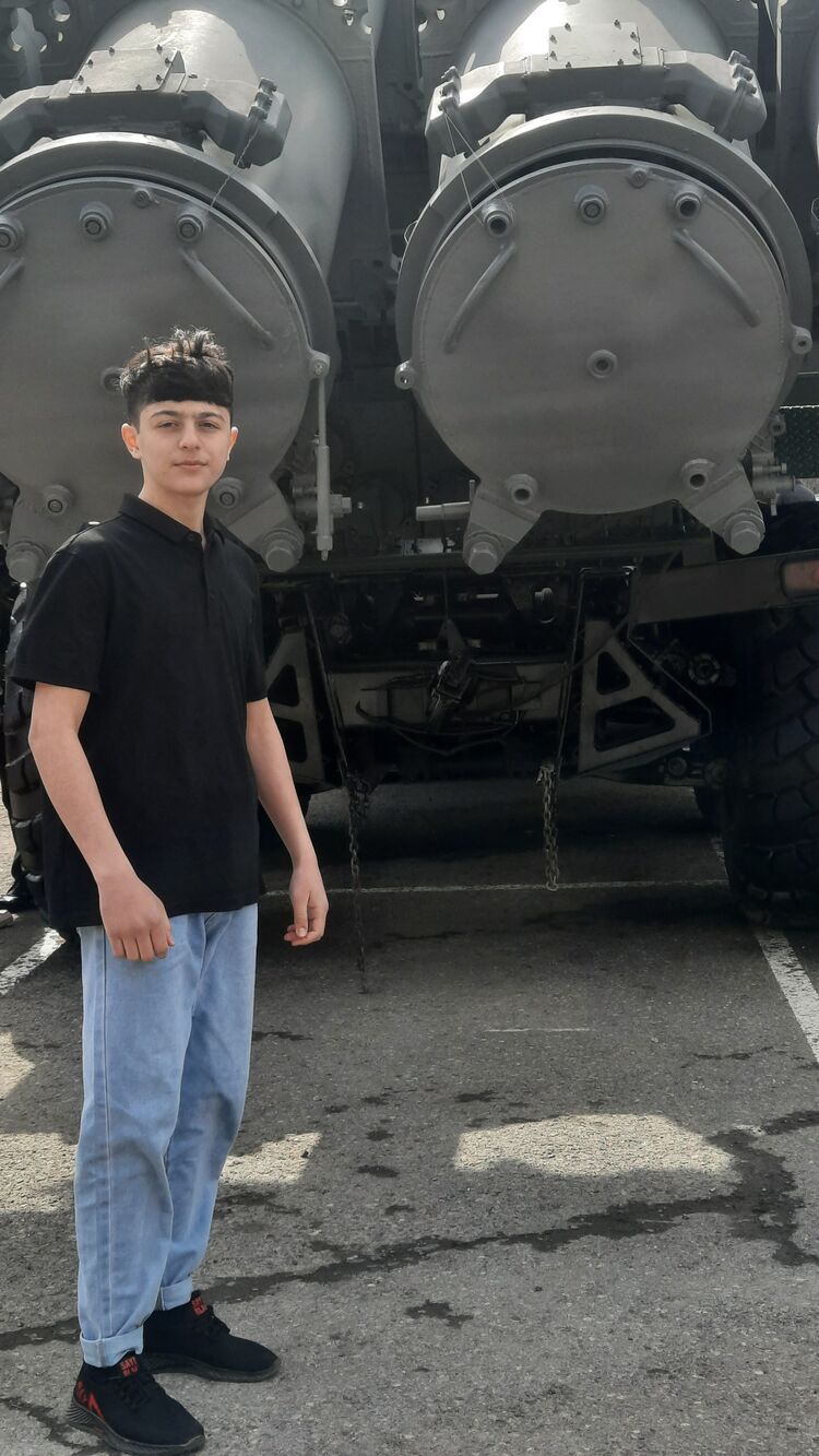  43057711  Muhhamed, 19 ,    -