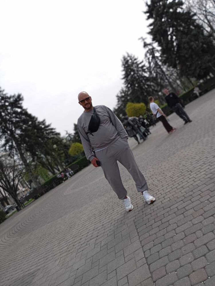  50701351  Ivan, 41 ,    