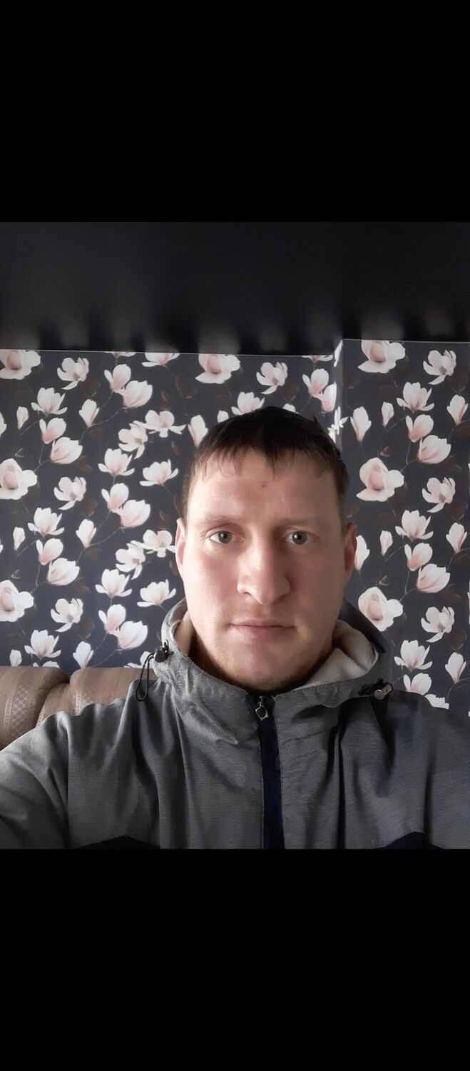  32858521  Anton, 38 ,    