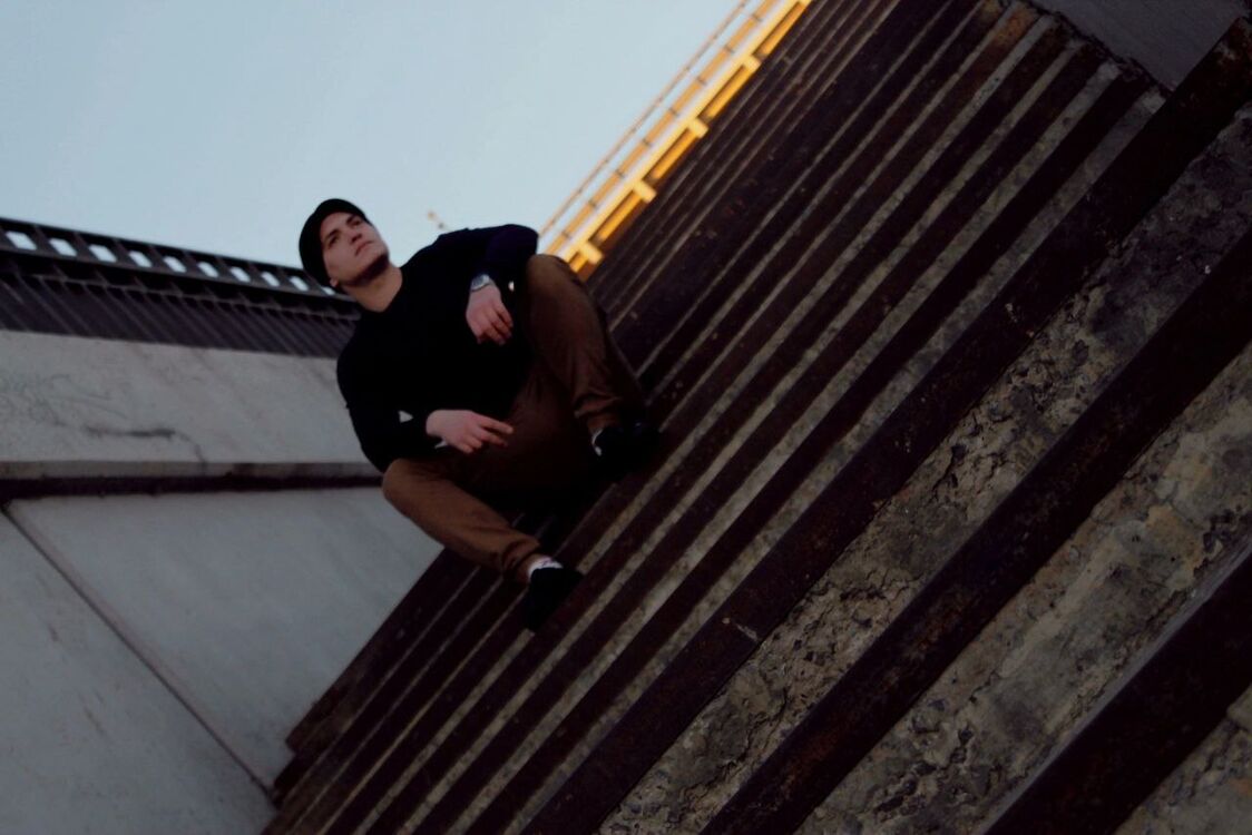  38120661  Alex, 28 ,    