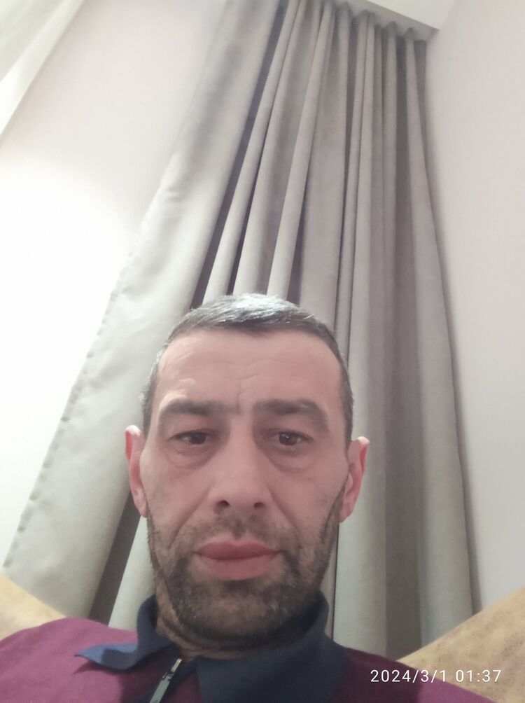  42326651  Artur, 43 ,    