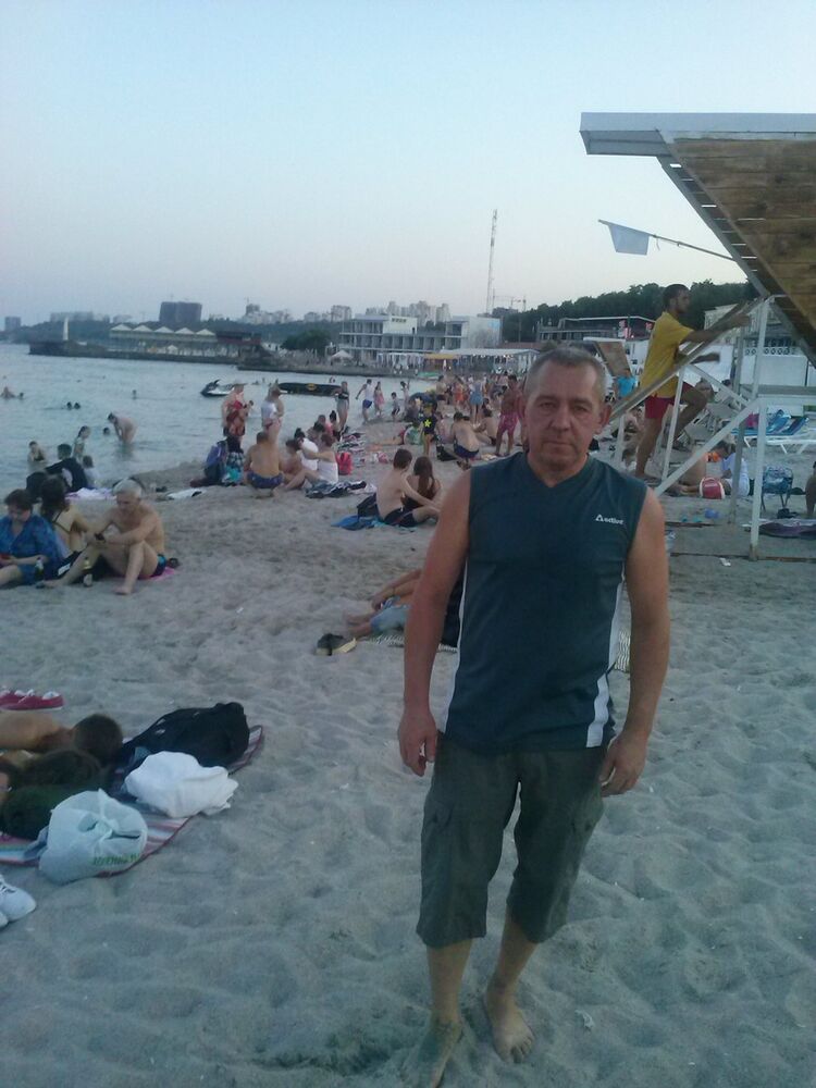  17203331  Andrei, 52 ,    