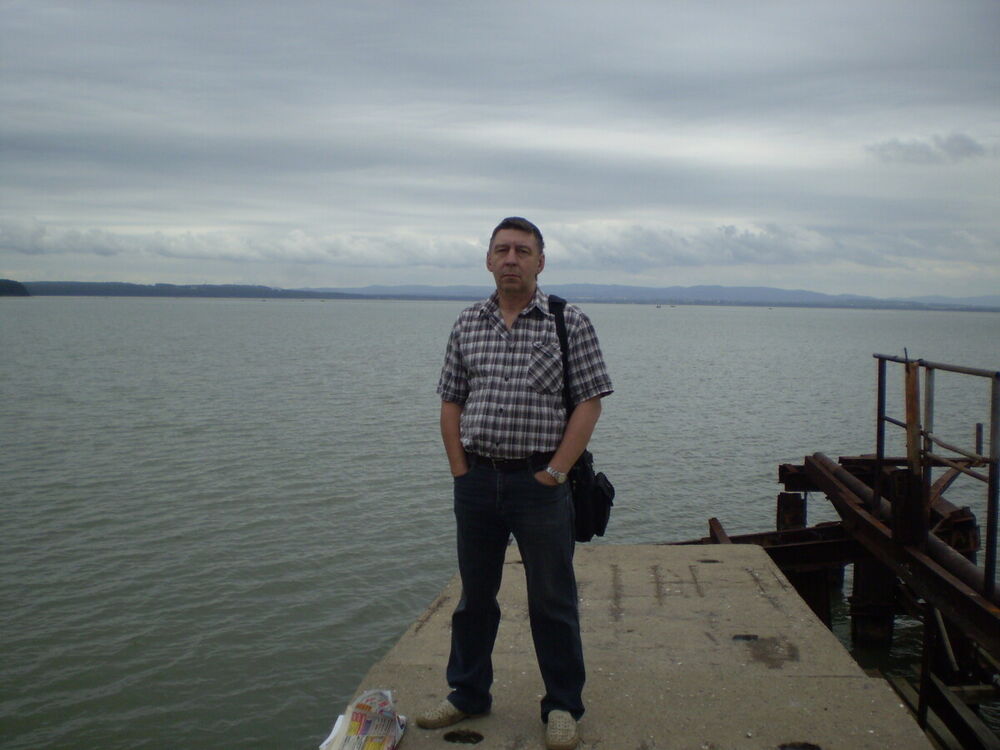  21437161  Aleksandr, 64 ,    