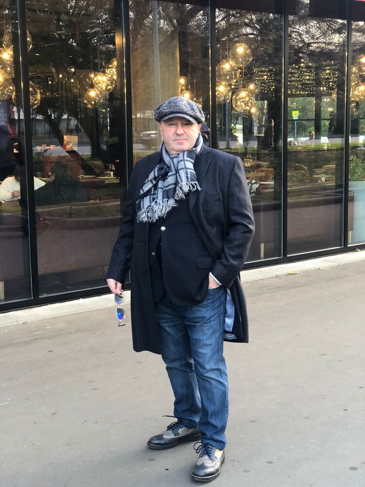  52973881  Simon, 51 ,    