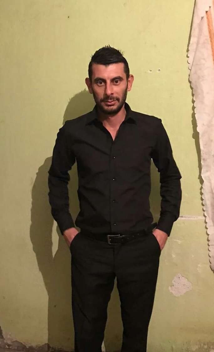  22714611  Emrah, 38 ,    