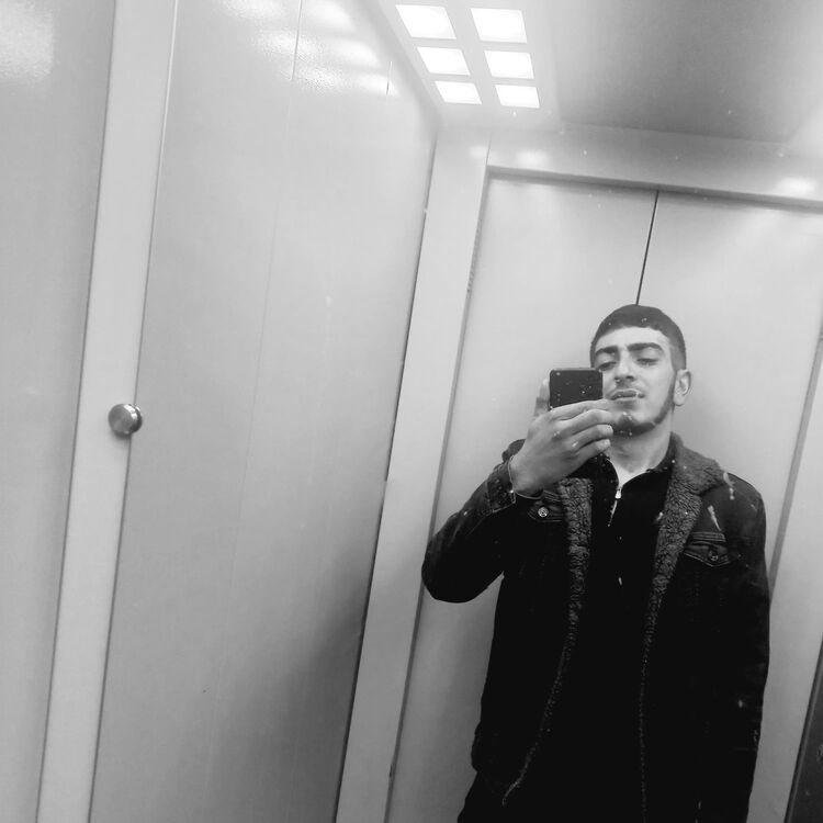  53977431  Sargsyan, 20 ,    