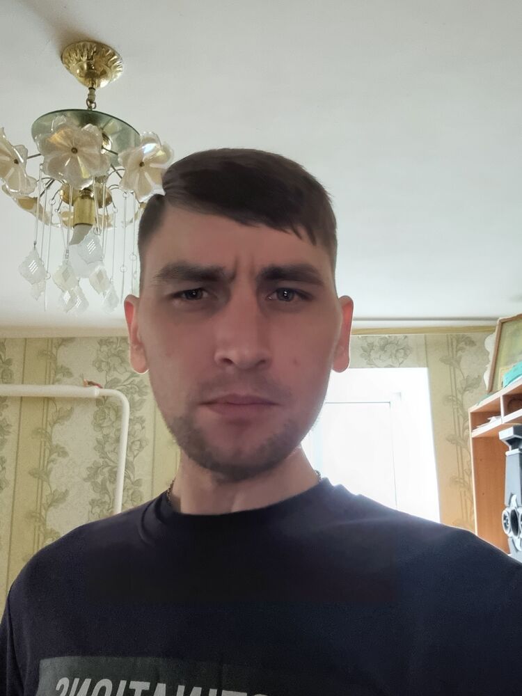  31833791  Alex, 33 ,    