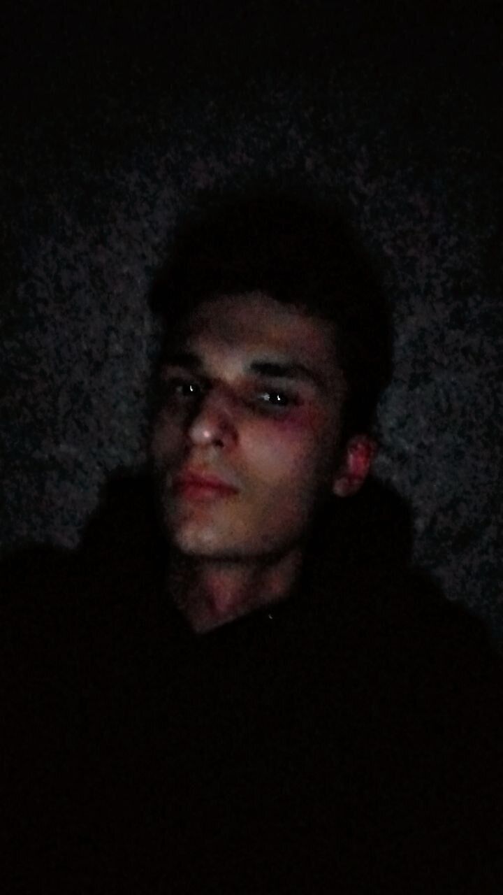  40944031  Roman, 21 ,    