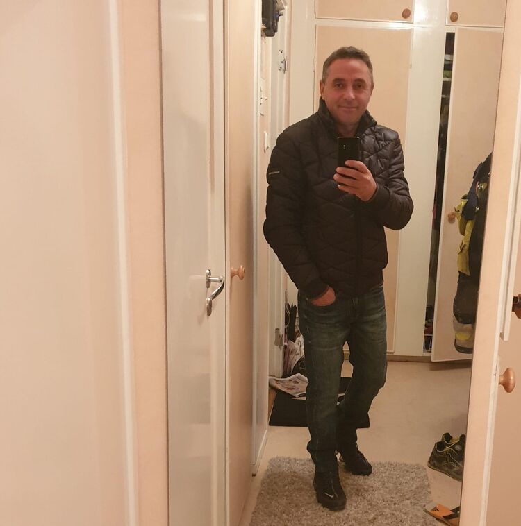  29950261  Goga, 54 ,    