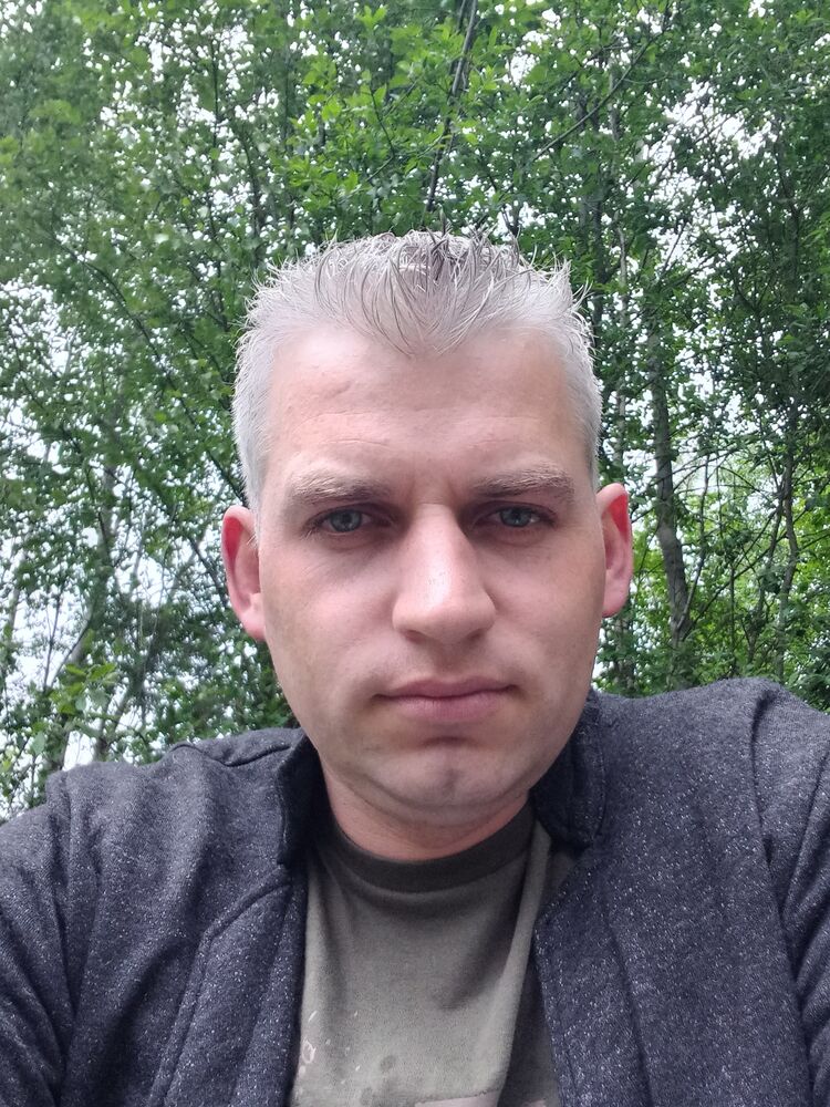  40211621  Artur, 34 ,    