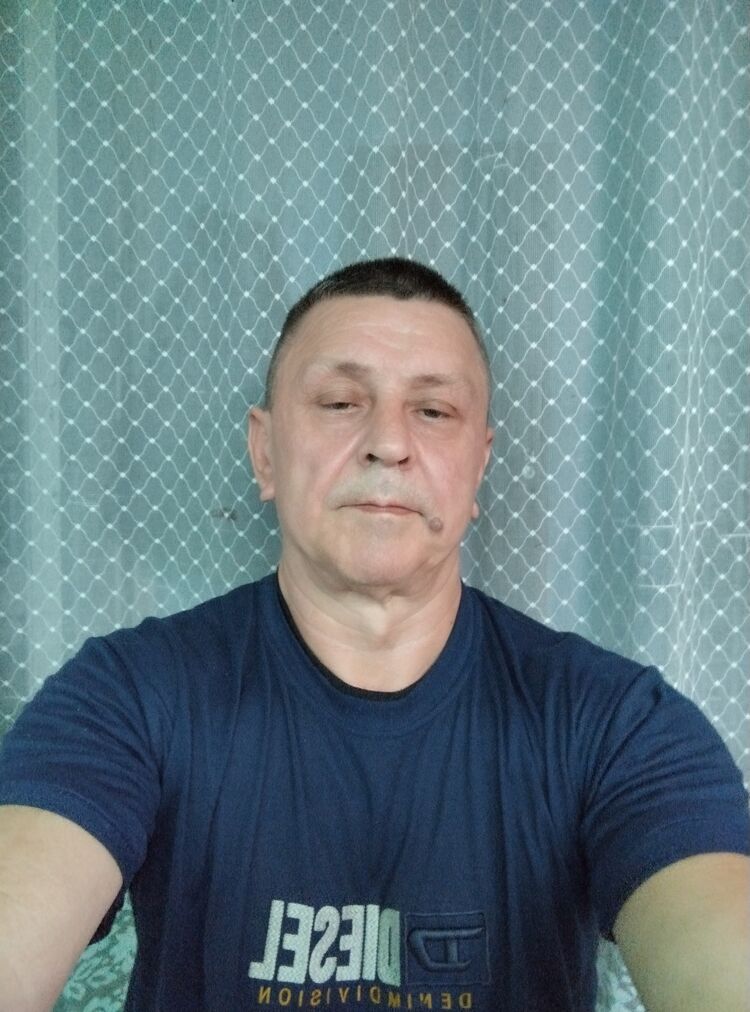  45549271  Nic, 61 ,    