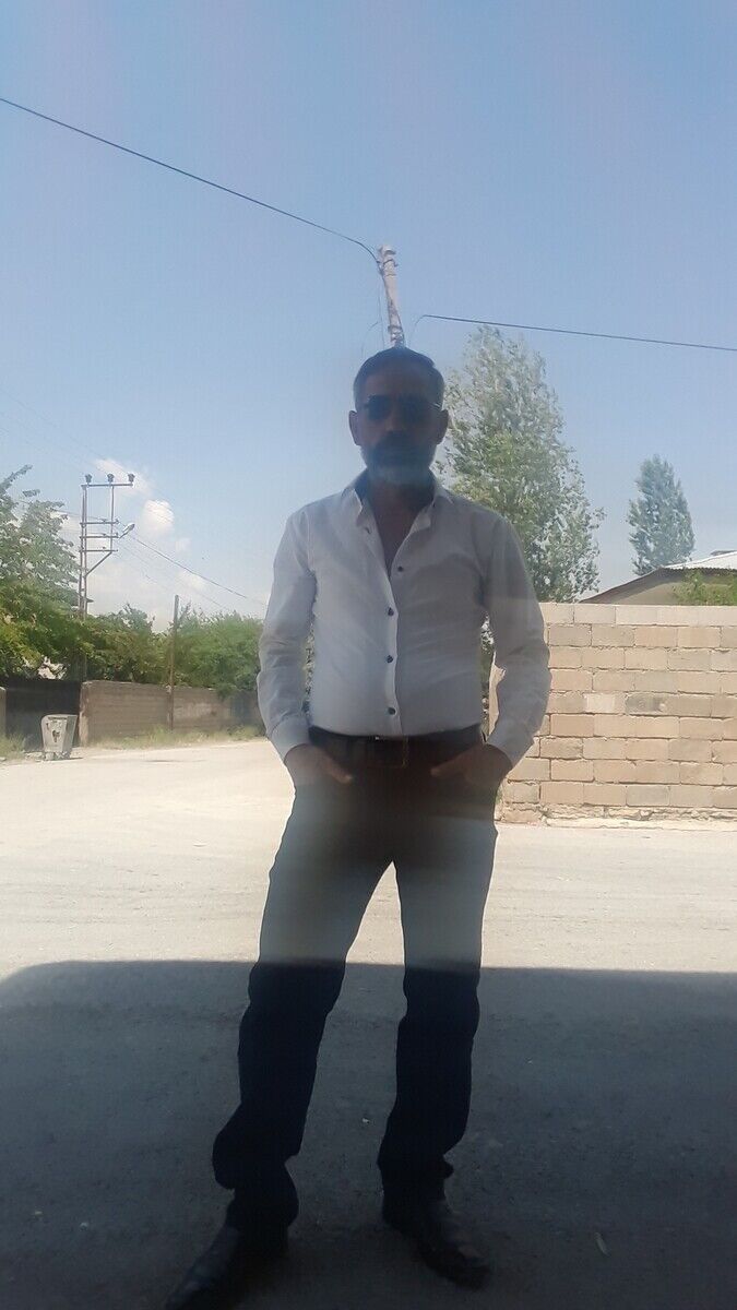  ,   Umut bager, 40 ,   ,   , c 
