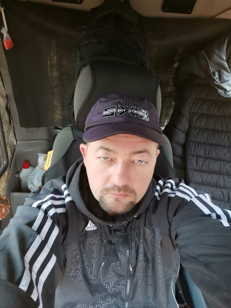  ,   Oleg, 48 ,   ,   