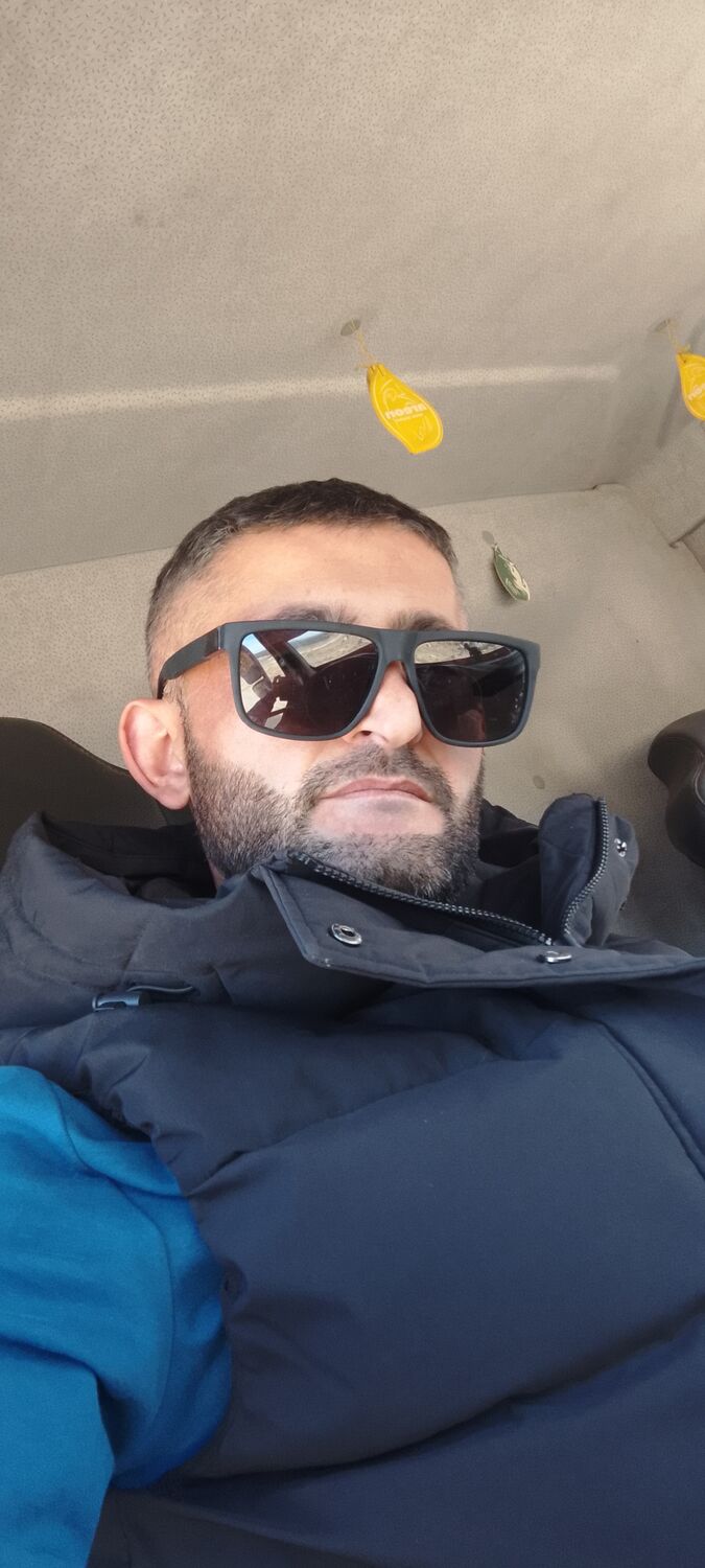  47229281  Artur, 33 ,    