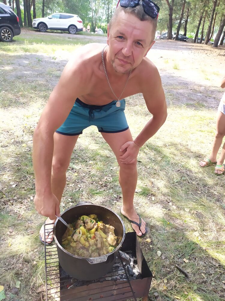  44371311  Viktor, 45 ,    