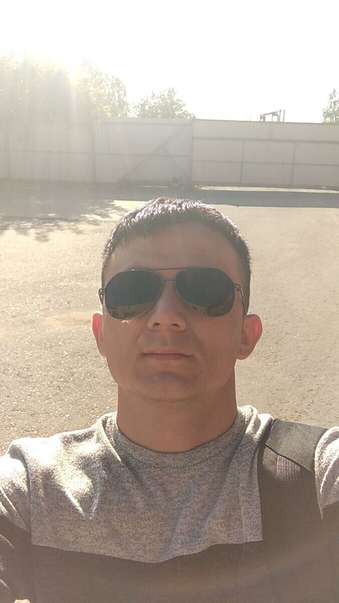  20938011  Abrorbek, 33 ,    