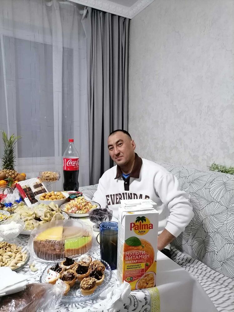  50573561  Rustem, 45 ,    