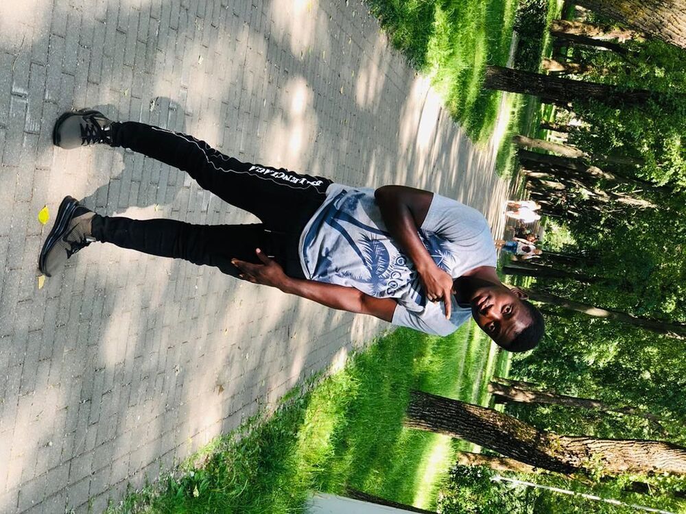  27715001  Best ceesay, 38 ,    