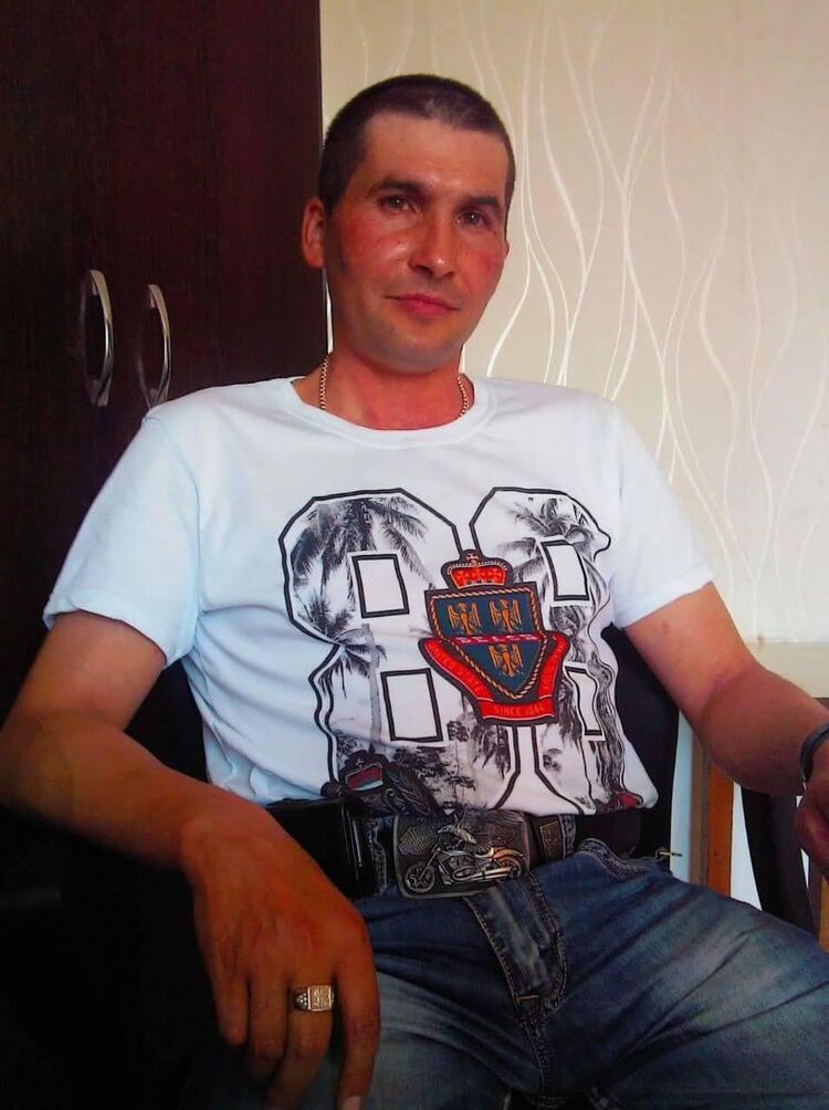  ,   Vitaly, 46 ,   c 