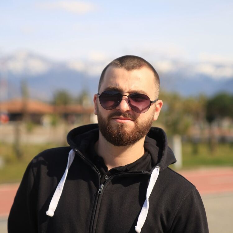  33690811  Luka, 28 ,    