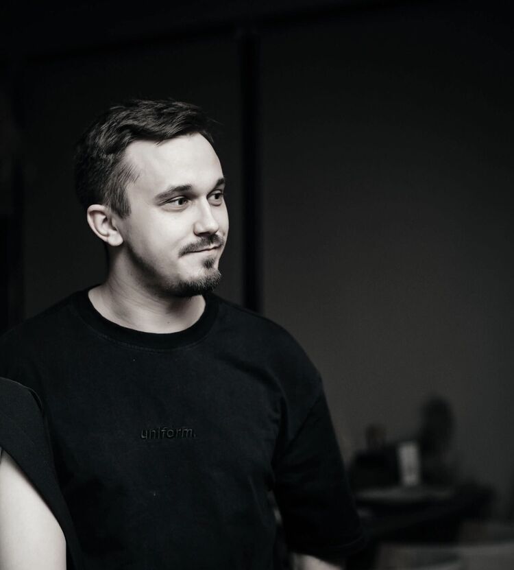  37453261  , 30 ,    --