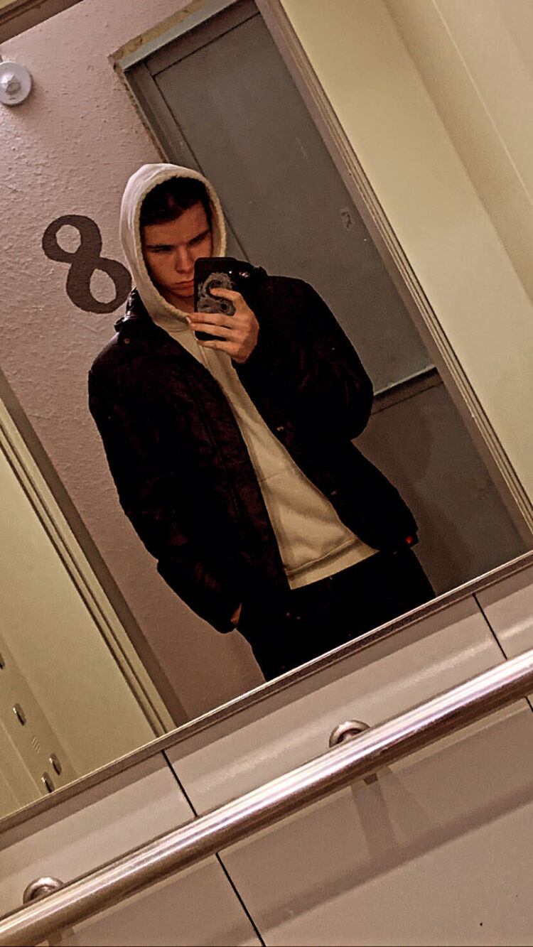  35654861  Mikhail, 20 ,    