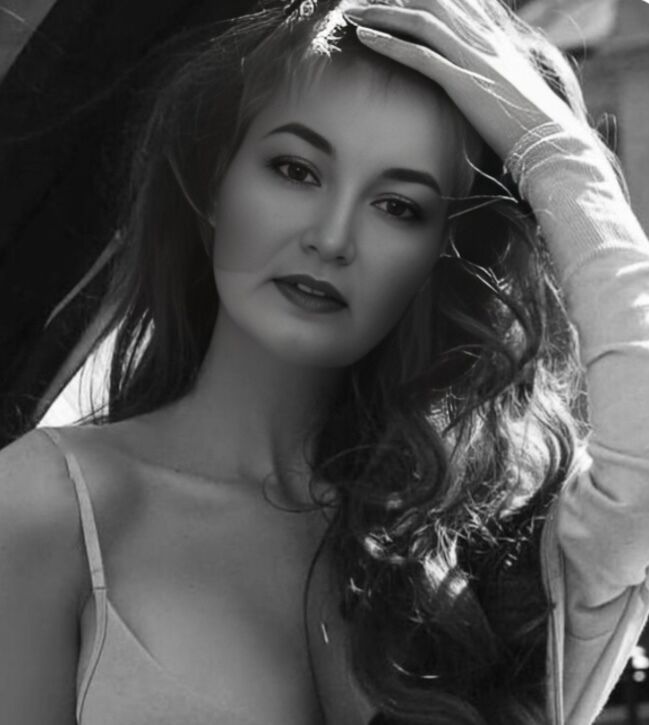  ,   Neznakomka, 48 ,   ,   