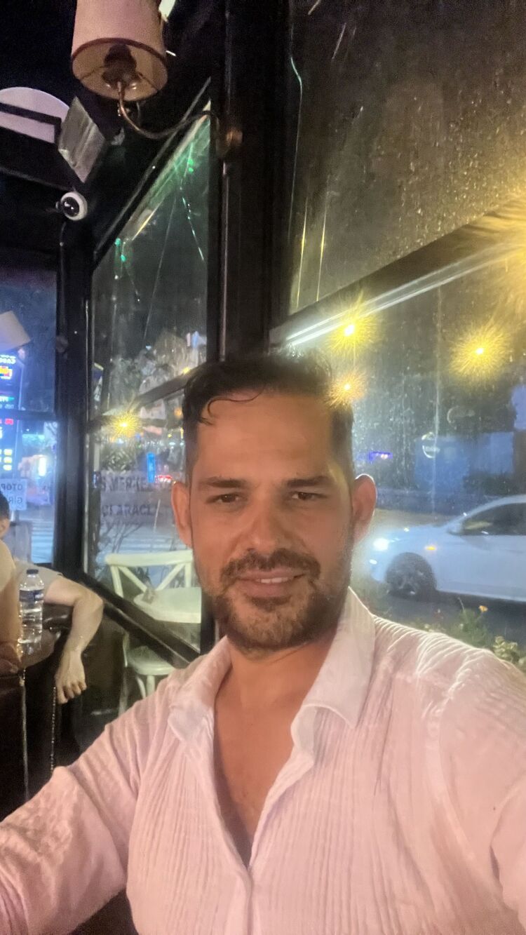  53062341  Halil, 38 ,    